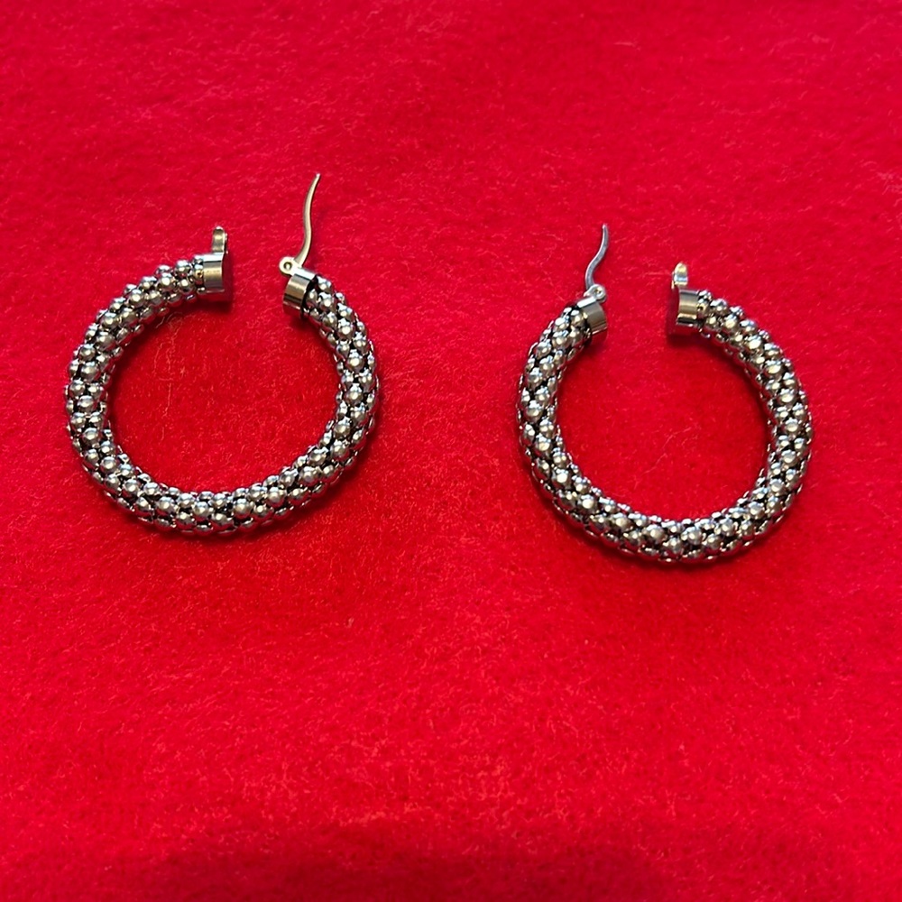 Women’s Textured Stainless Steel Silver Pierced Hoop Earrings NWOT